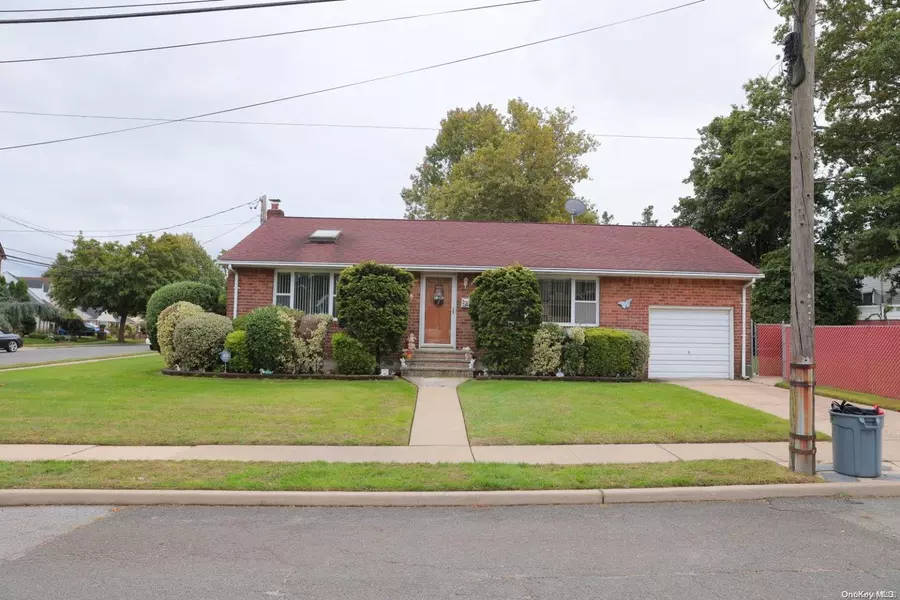 545 8th ST, West Hempstead, NY 11552