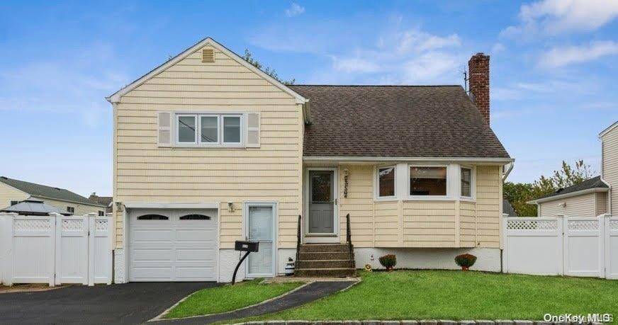 101 Westgate RD, Massapequa Park, NY 11762