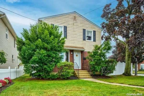 3914 Waverly AVE, Seaford, NY 11783