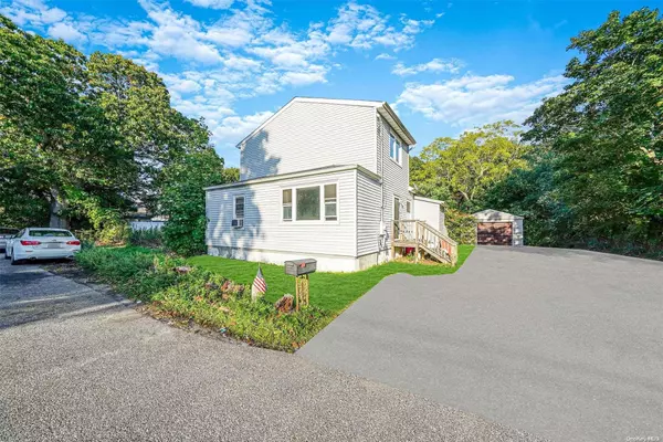 263 Station RD, Bellport, NY 11713