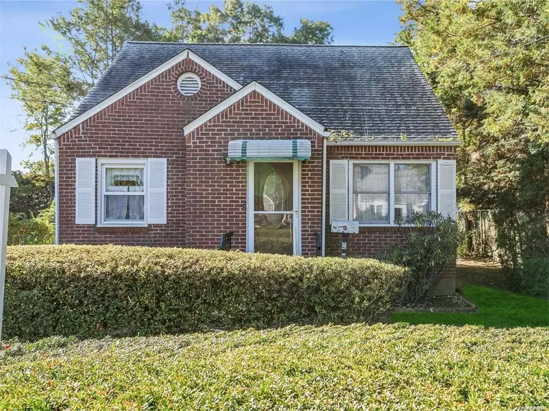 21 Dorcas AVE, Syosset, NY 11791