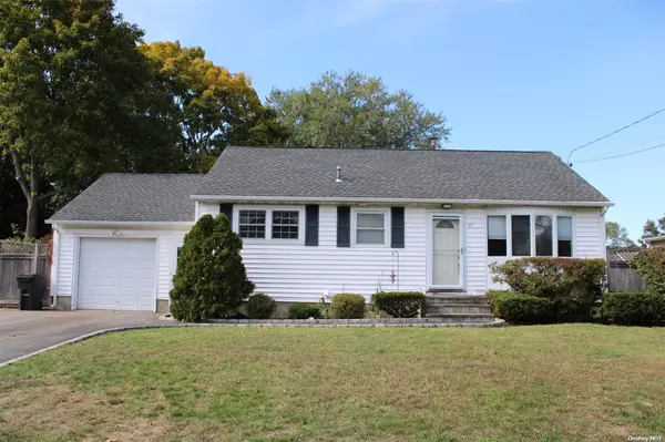 37 Morning DR, Centereach, NY 11720