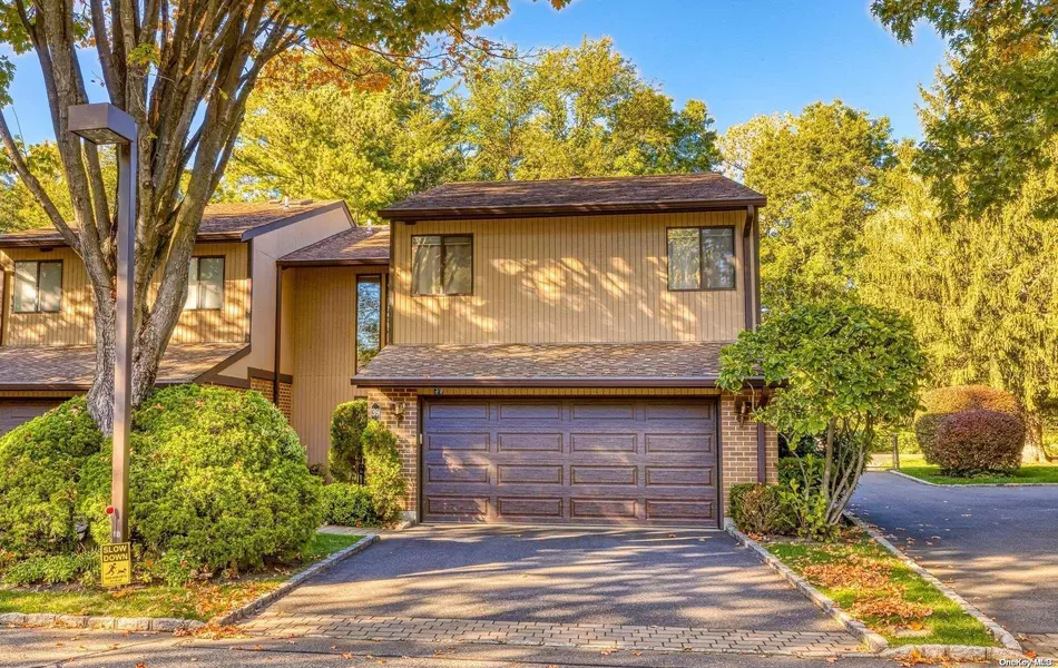 39 Wimbledon DR #39, Roslyn, NY 11576