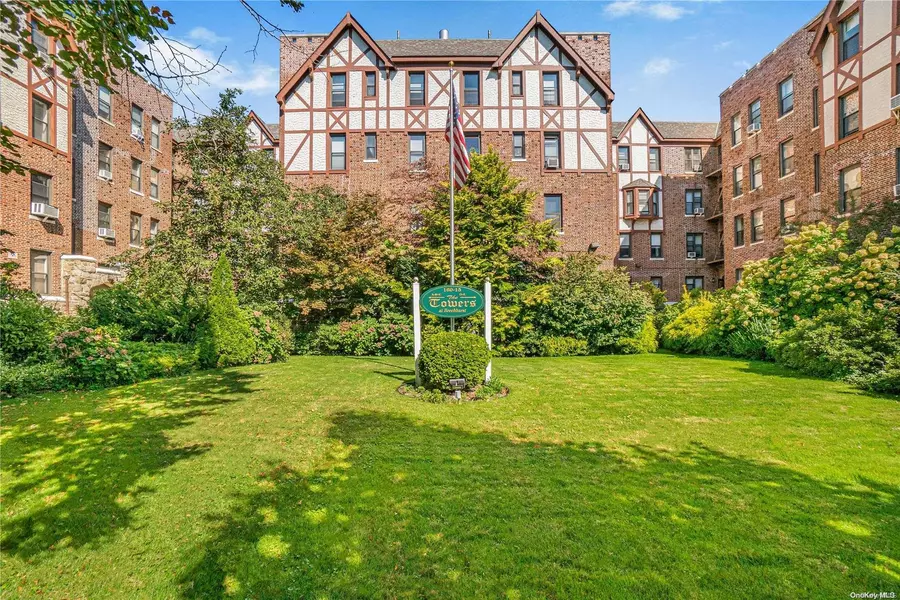 160-15 Powells Cove Blv #C107, Beechhurst, NY 11357