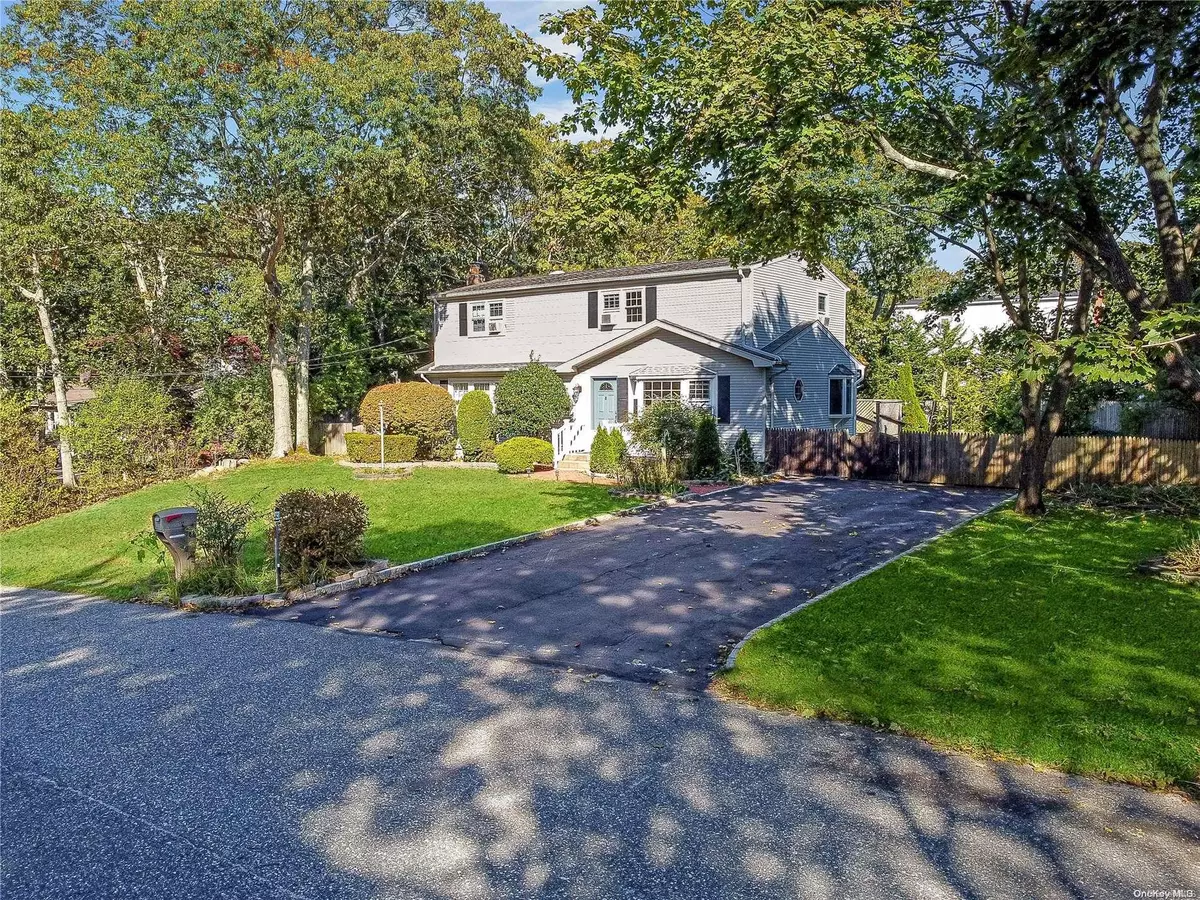 Hampton Bays, NY 11946,8 George ST