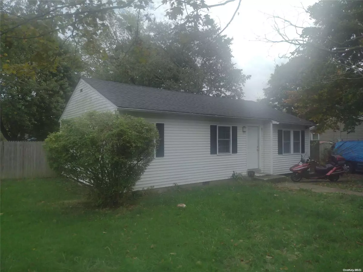 East Patchogue, NY 11772,633 Scherger AVE