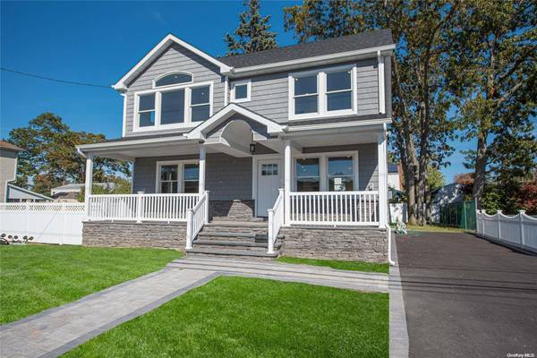 476 N Broome AVE, Lindenhurst, NY 11757