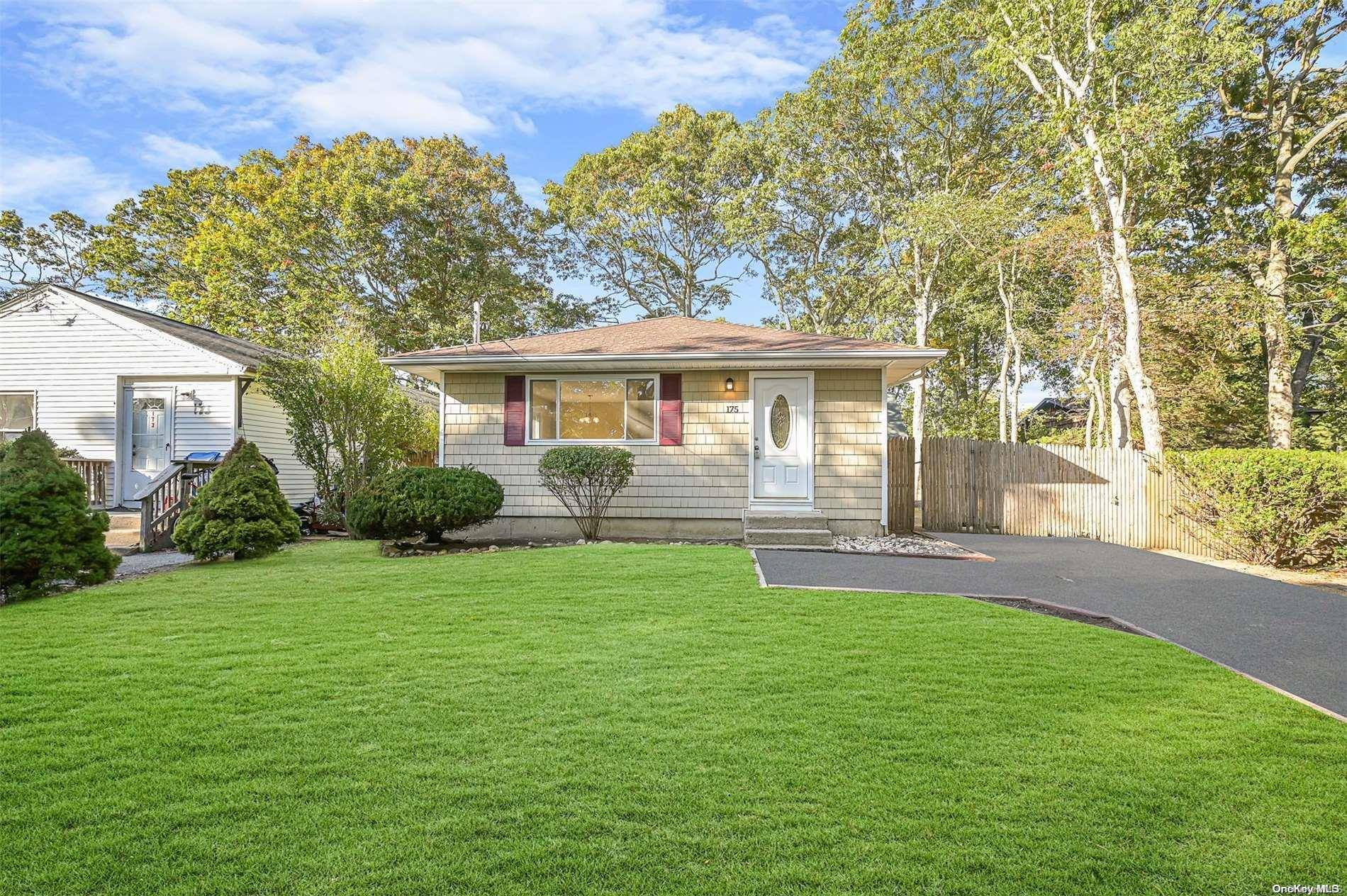 175 Shinnecock AVE, Mastic, NY 11950