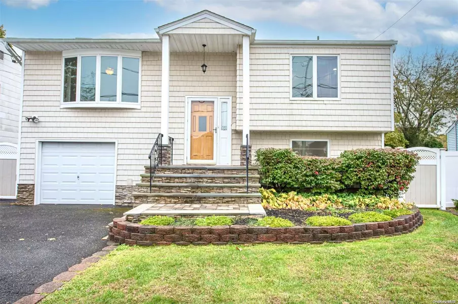 60 Bogart ST, Huntington Station, NY 11746
