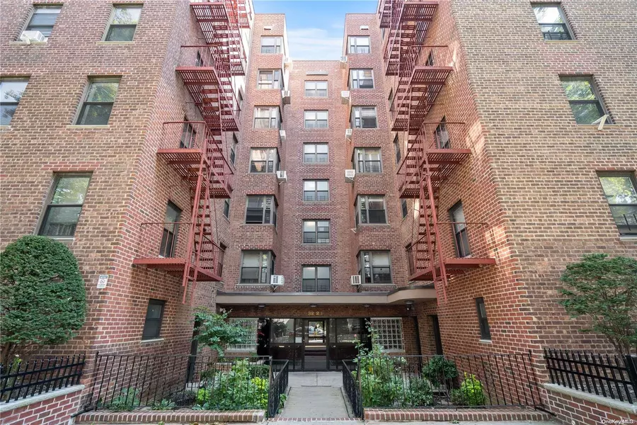 32-25 88 St #608, East Elmhurst, NY 11369