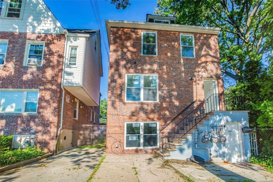 2067 Van Hoesen AVE #1st FL, Bronx, NY 10461