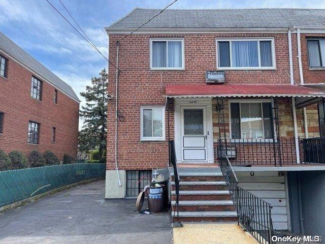 62-30 69th LN, Middle Village, NY 11379