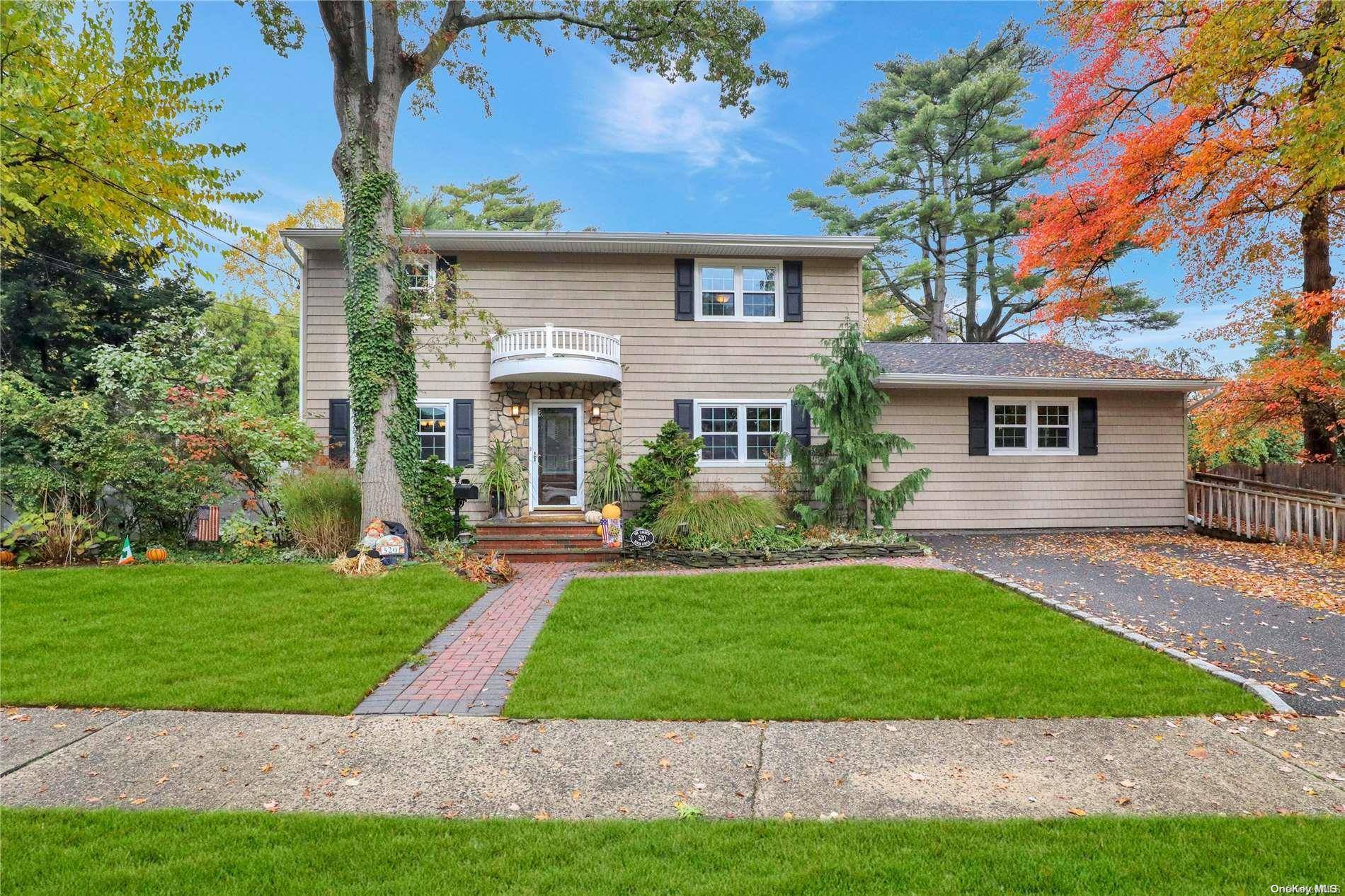 520 Birch CIR, Malverne, NY 11565