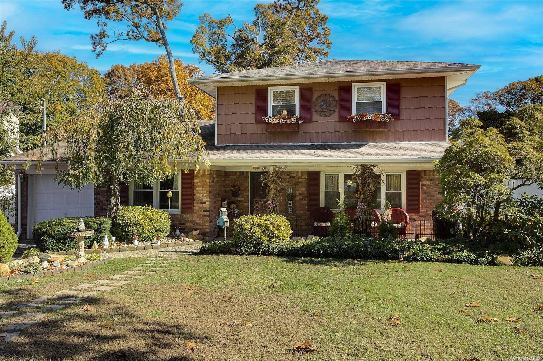 55 Pleasant AVE, Centereach, NY 11720