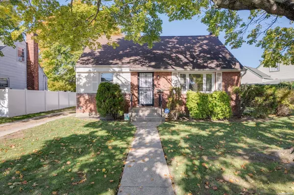 572 Emerson ST, Uniondale, NY 11553