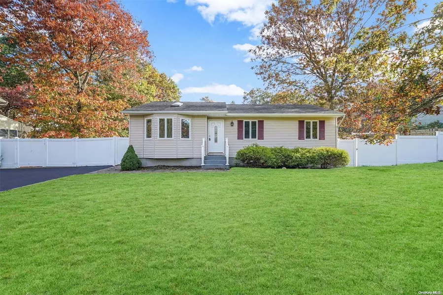 53 Chestnut ST, Coram, NY 11727