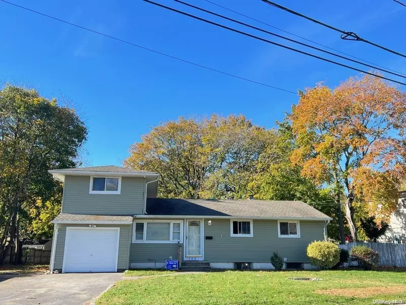 132 Applegate DR, Central Islip, NY 11722