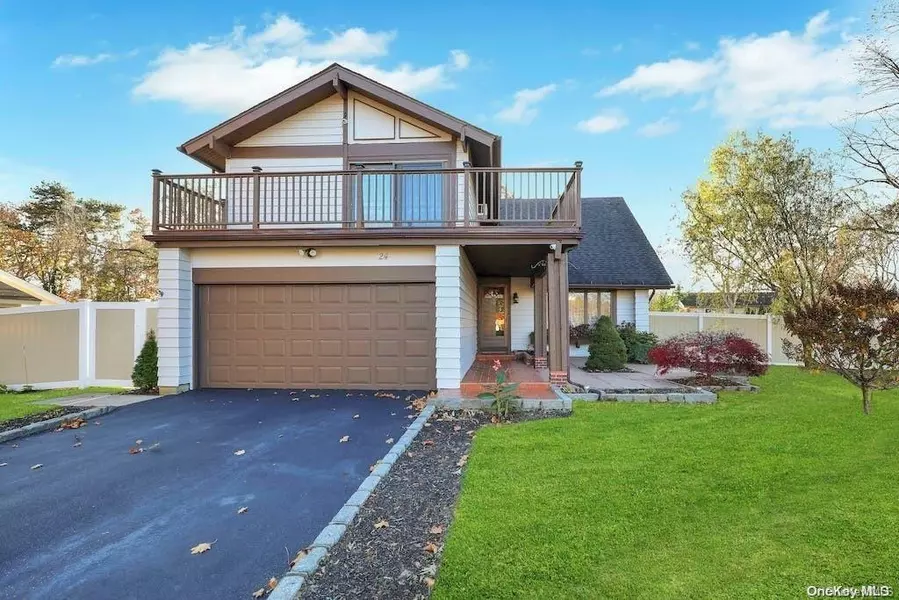 24 Glenmere LN, Coram, NY 11727