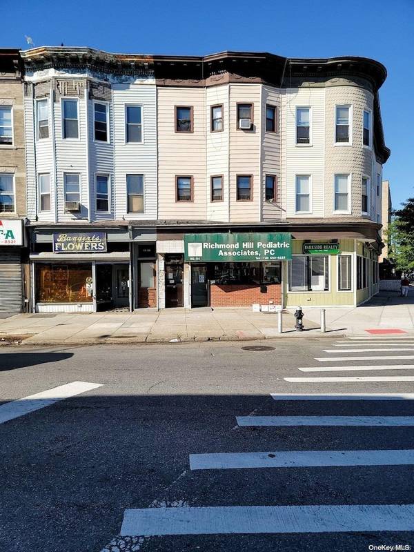 86-04 117th ST, Richmond Hill, NY 11418