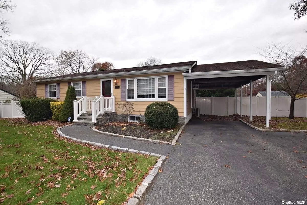 Holtsville, NY 11742,15 Fairview AVE