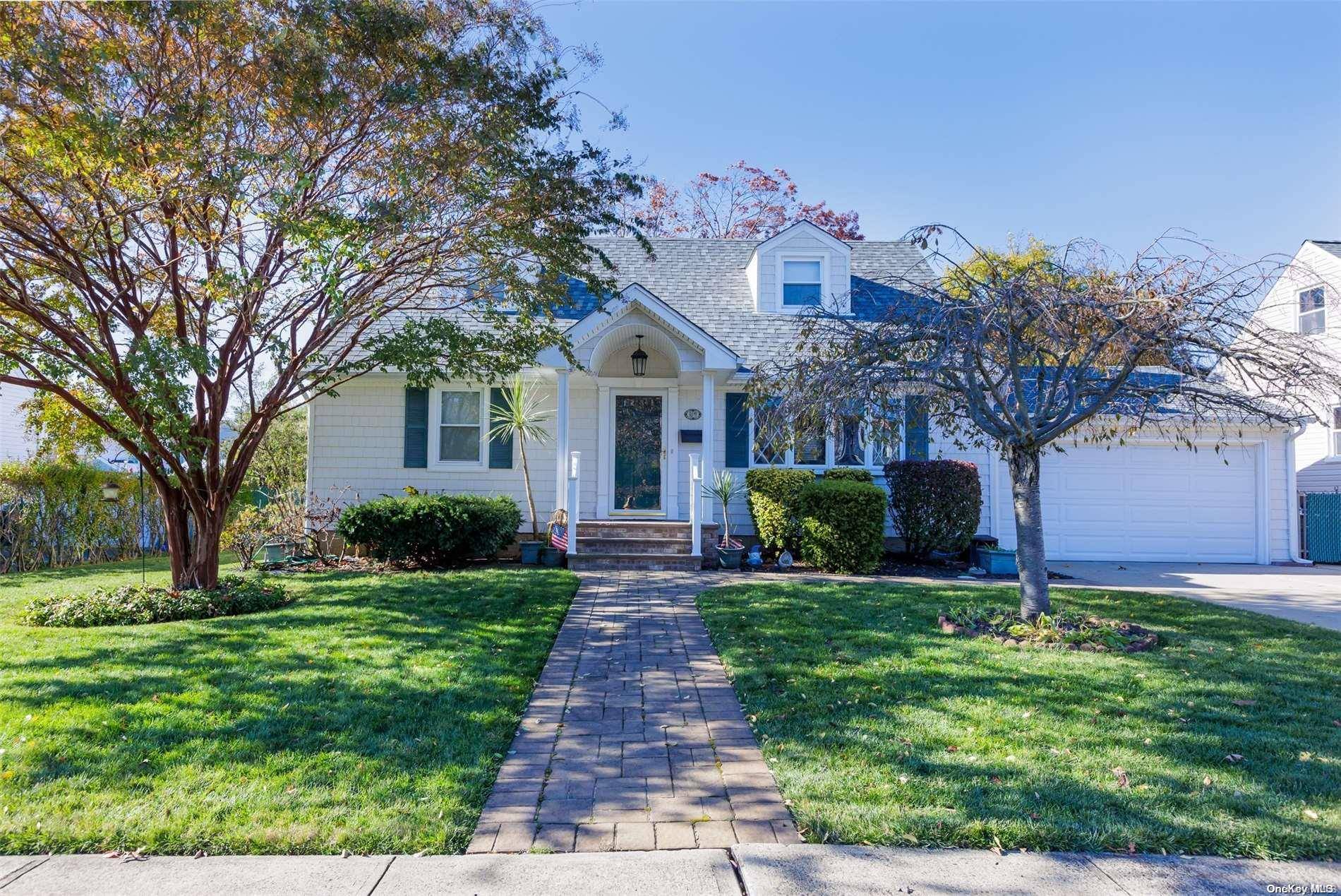 2220 Pine ST, Wantagh, NY 11793