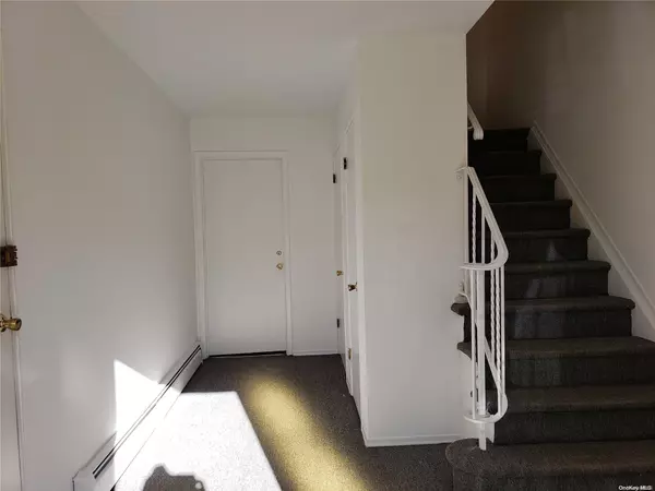 Douglaston, NY 11362,240-57 68th Ave