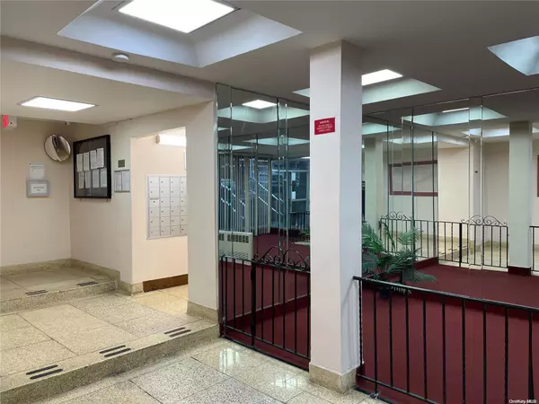 Jamaica, NY 11432,87-70 173rd ST #5G