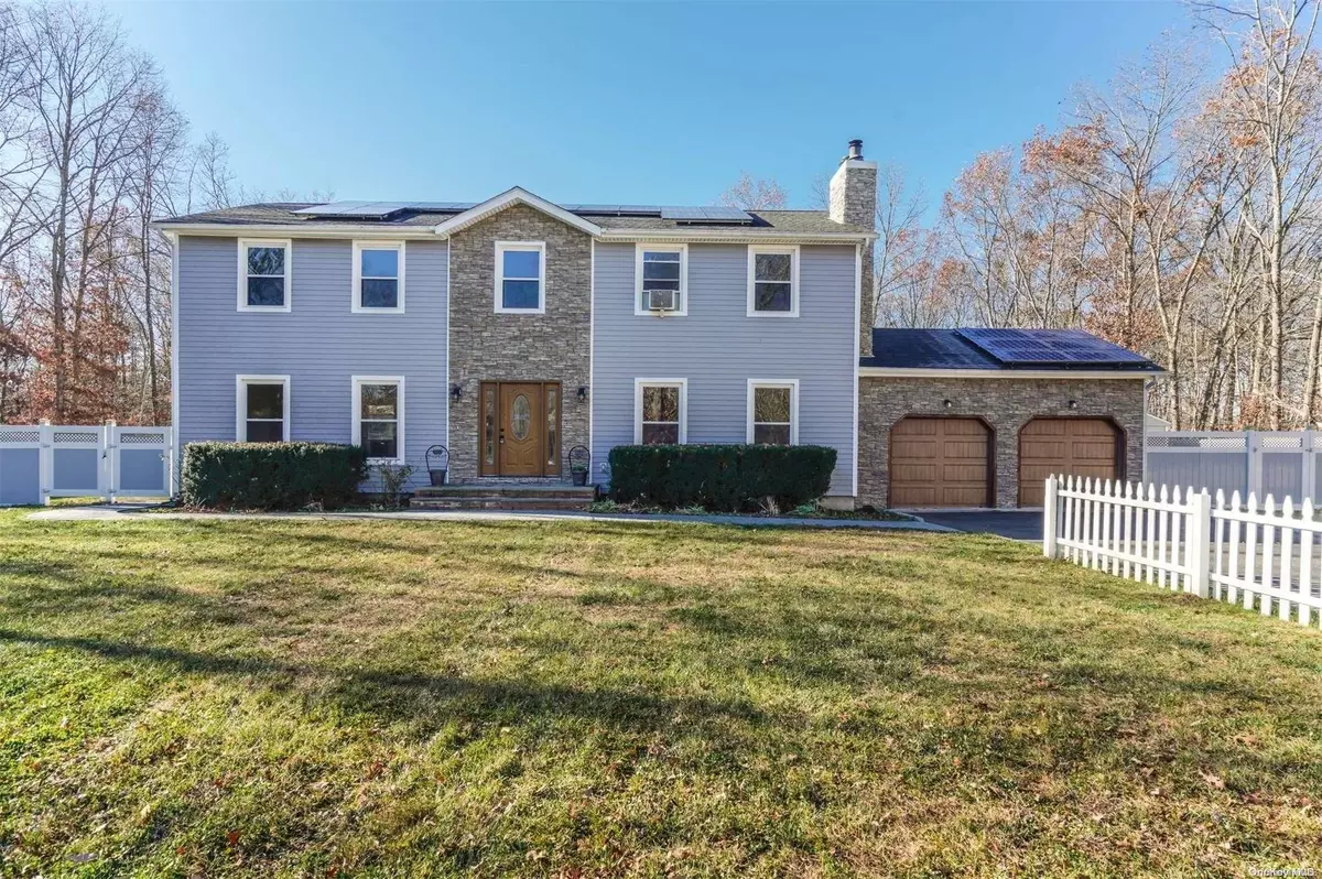 Shoreham, NY 11786,12 Ramblewood RD