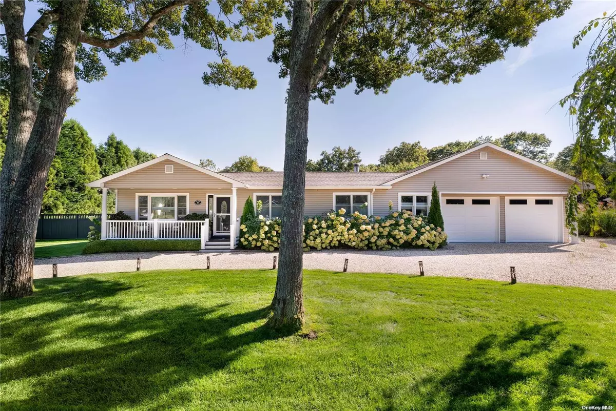 Hampton Bays, NY 11946,60 Lynncliff RD