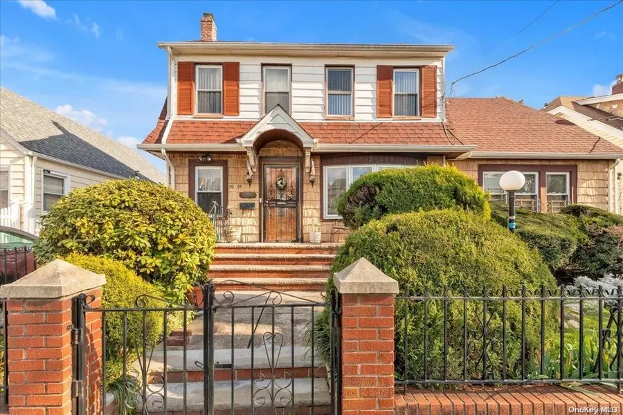 99-05 200 ST, Hollis, NY 11423