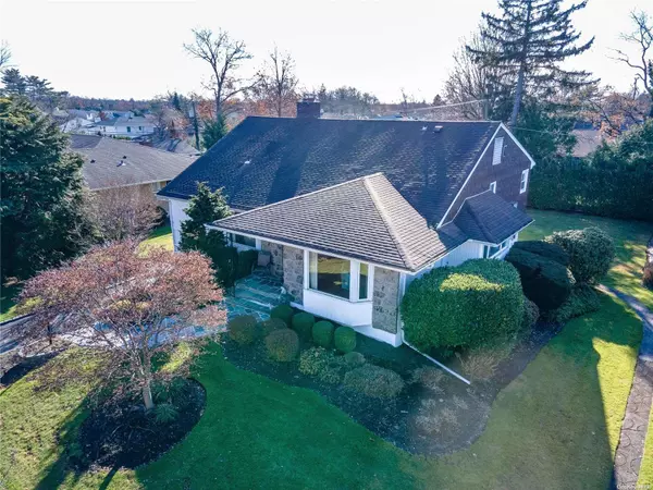 Jericho, NY 11753,60 Merry LN