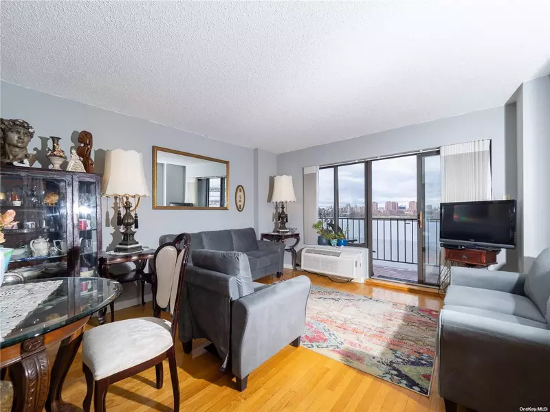 25-40 Shore BLVD #7O, Astoria, NY 11102