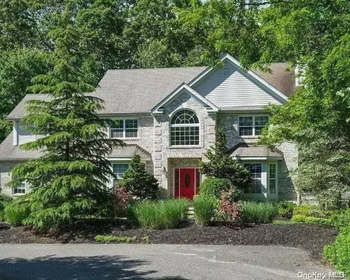 East Setauket, NY 11733,5 Martingale Ct