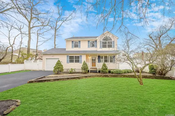 144 Dakota ST, Ronkonkoma, NY 11779