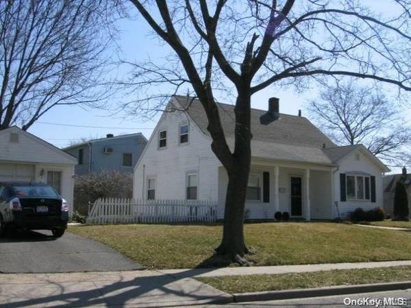 151 Ranch LN, Levittown, NY 11756