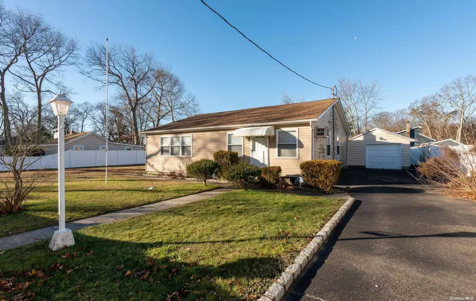 260 Lake DR, East Patchogue, NY 11772