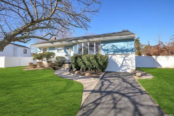 5 Brian DR, East Islip, NY 11730