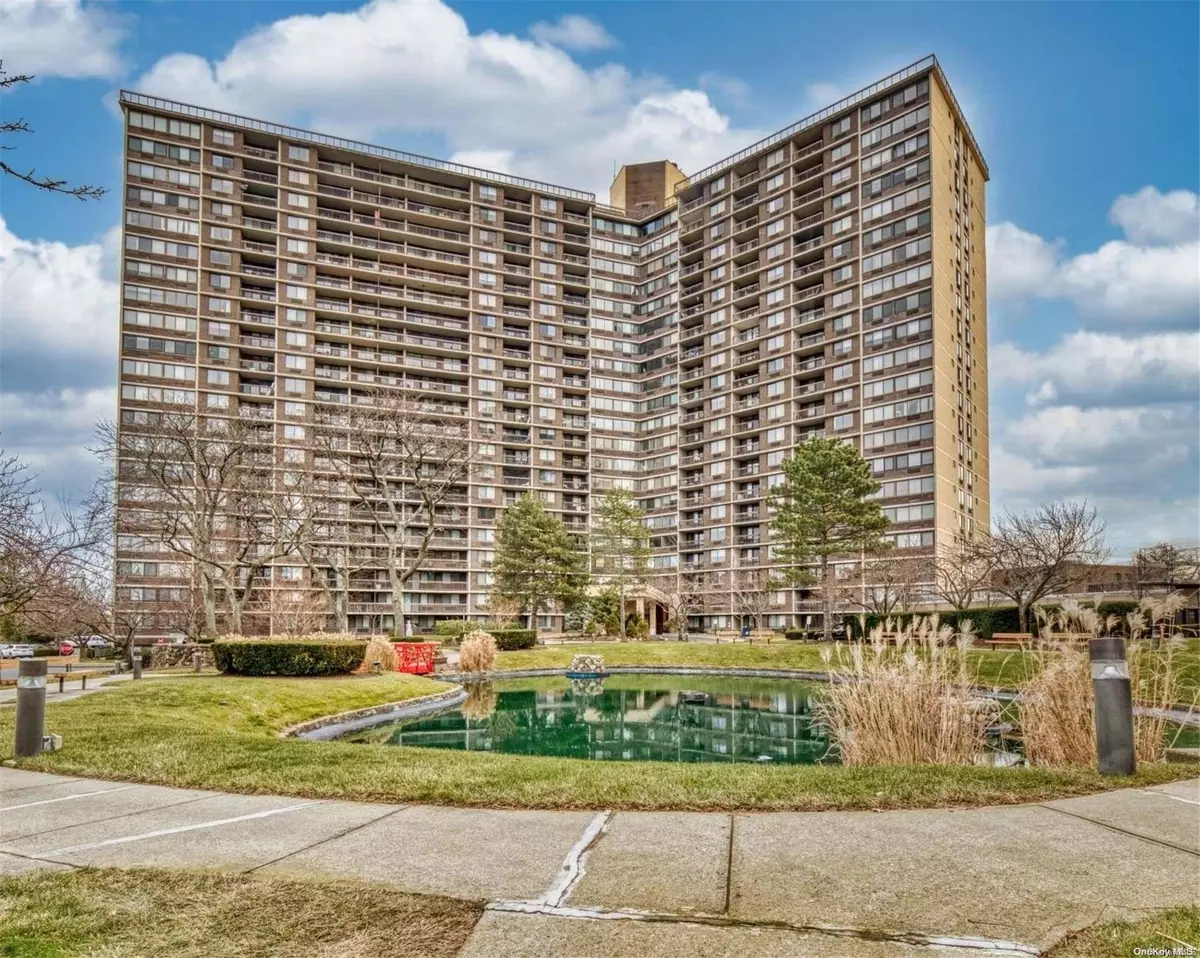 Bayside, NY 11360,2 Bay Club DR #1Z2