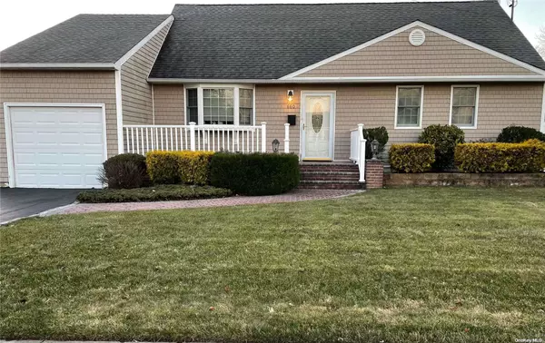 West Islip, NY 11795,660 Keith LN