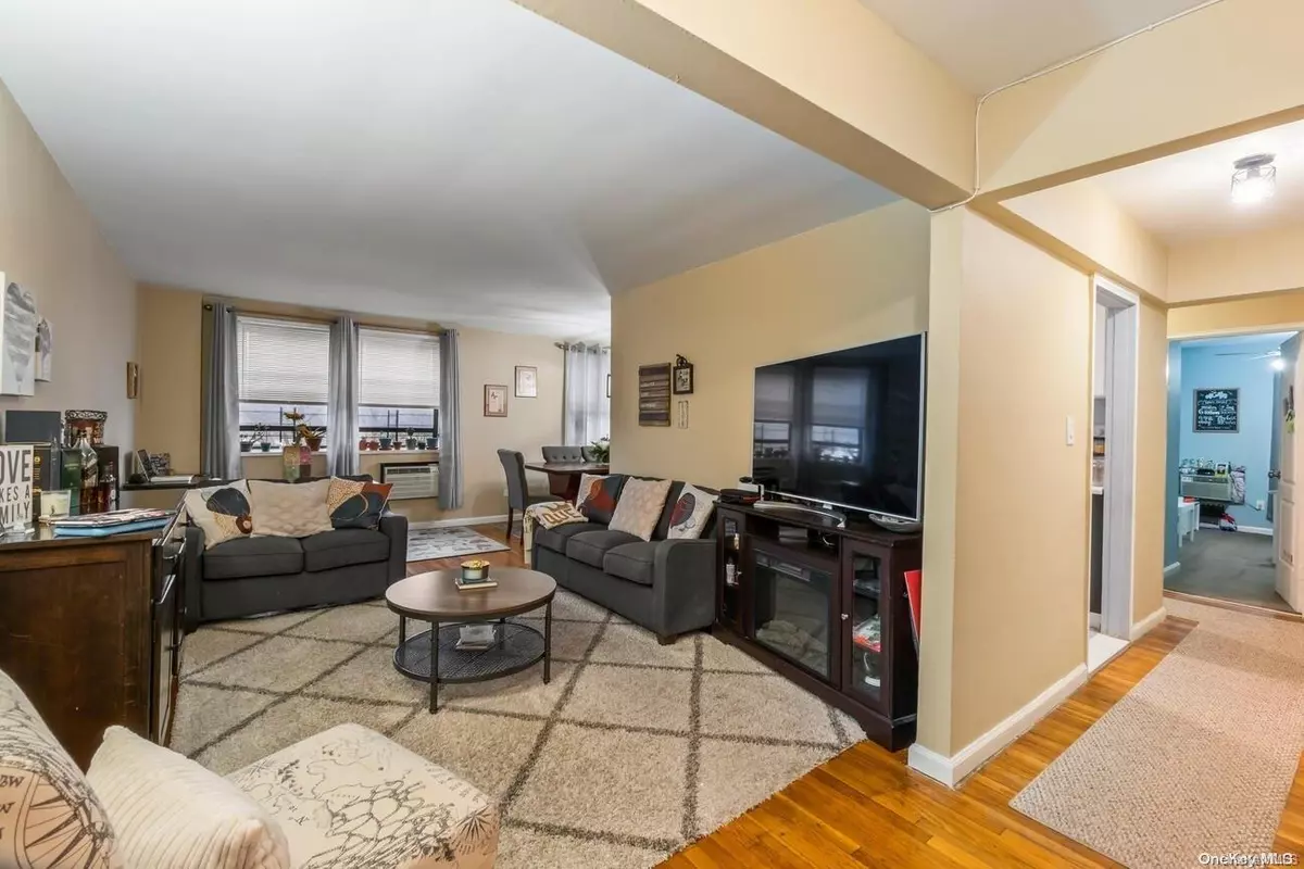 Kew Gardens, NY 11418,131-11 Kew Gardens Road #4A