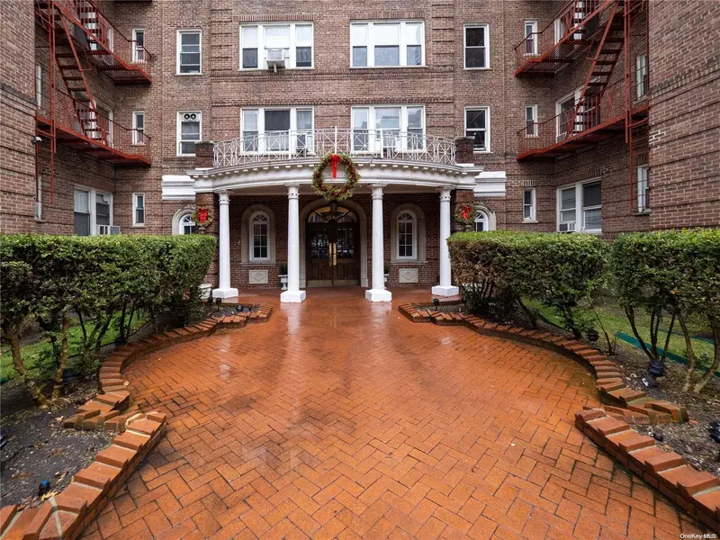 76-15 35th AVE #2J, Jackson Heights, NY 11372