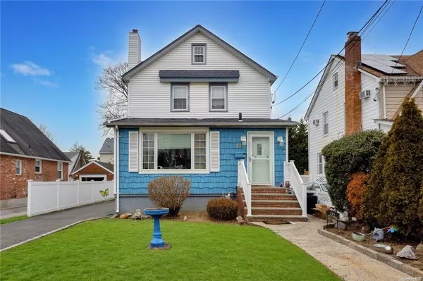 315 Rolling ST, Malverne, NY 11565