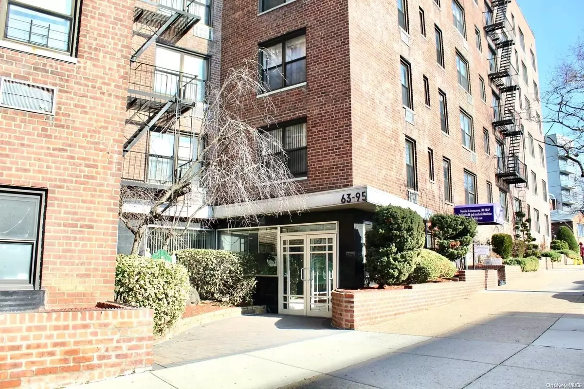 Rego Park, NY 11374,63-95 Austin ST #6J