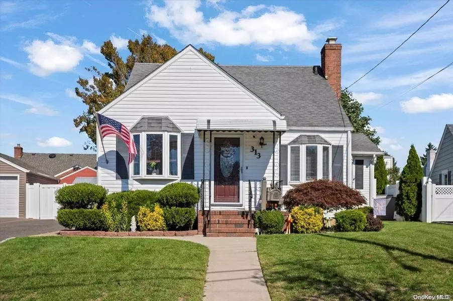 313 Lorraine ST, North Bellmore, NY 11710