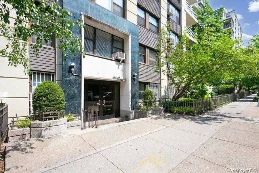 98-09 64 RD #7F, Rego Park, NY 11374