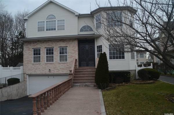 29 Central CT, Carle Place, NY 11514