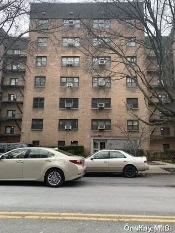 31-30 138 St #5 F, Flushing, NY 11354