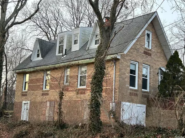 72 Mitchell DR, Sound Beach, NY 11789