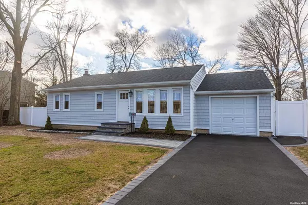 West Islip, NY 11795,82 Toomey RD