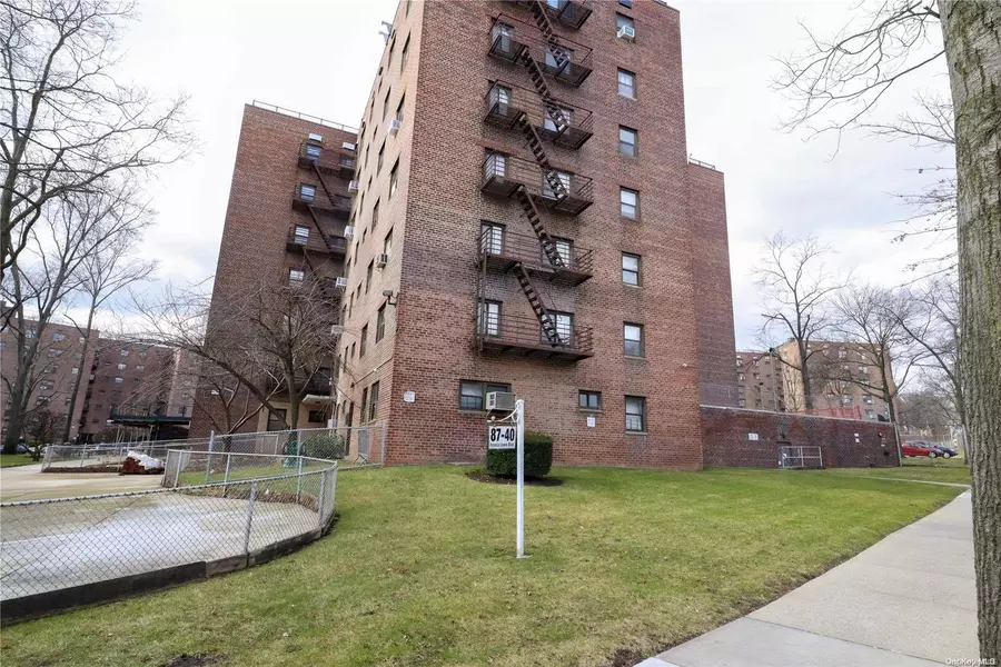 87-40 Francis Lewis BLVD #B37, Queens Village, NY 11427